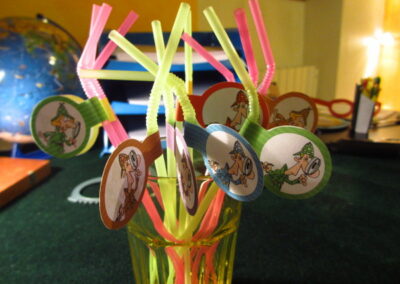 A Treasure Hunt For Kids - Detective Investigation Game - Straw Decoration