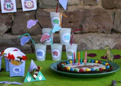 A Treasure Hunt For Kids - Dinosaur Treasure Hunt - Table Decoration