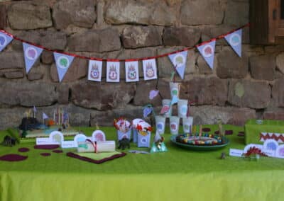 A Treasure Hunt For Kids - Dinosaur Treasure Hunt - Table Decoration