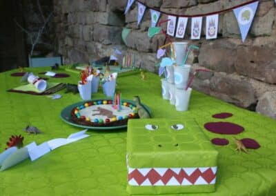 A Treasure Hunt For Kids - Dinosaur Treasure Hunt - Dino Table