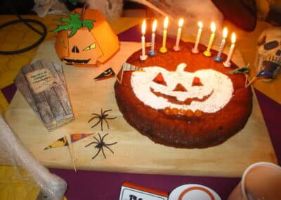 A Treasure Hunt For Kids - Halloween Treasure Hunt - Cake decoration