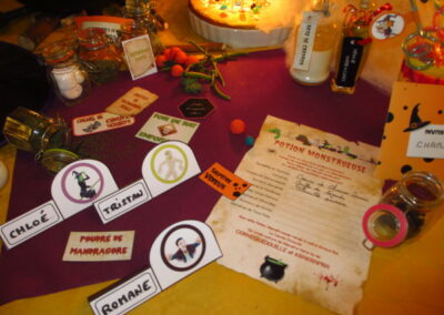 A Treasure Hunt For Kids - Halloween Treasure Hunt - Table decoration